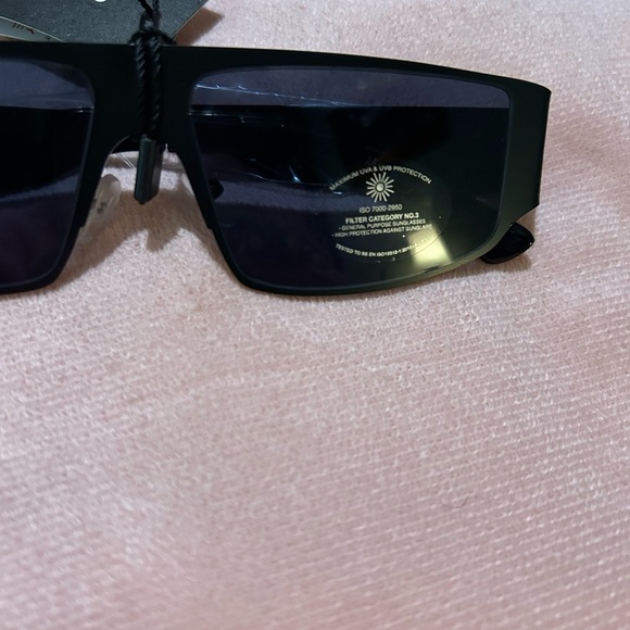 Pretty Little Thing Black Matte Metal Frame Slim Visor Sunglasses - Picture 4 of 8